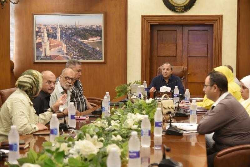 محافظ بورسعيد يناقش آليات الارتقاء بمنظومة الصرف الصحي في عدد من المناطق بالمحافظة