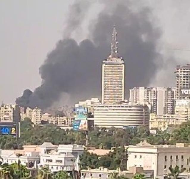 حريق هائل يلتهم مخازن داخل عقار من 5 طوابق ببولاق أبو العلا