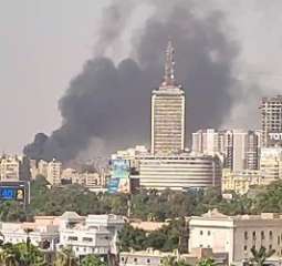 حريق هائل يلتهم مخازن داخل عقار من 5 طوابق ببولاق أبو العلا