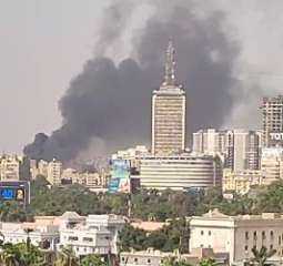 حريق هائل يلتهم مخازن داخل عقار من 5 طوابق ببولاق أبو العلا