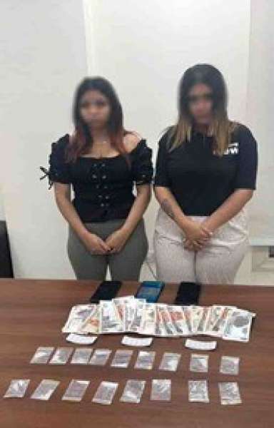 ضبط صانعتَي محتوى فراولة وتفاحة 