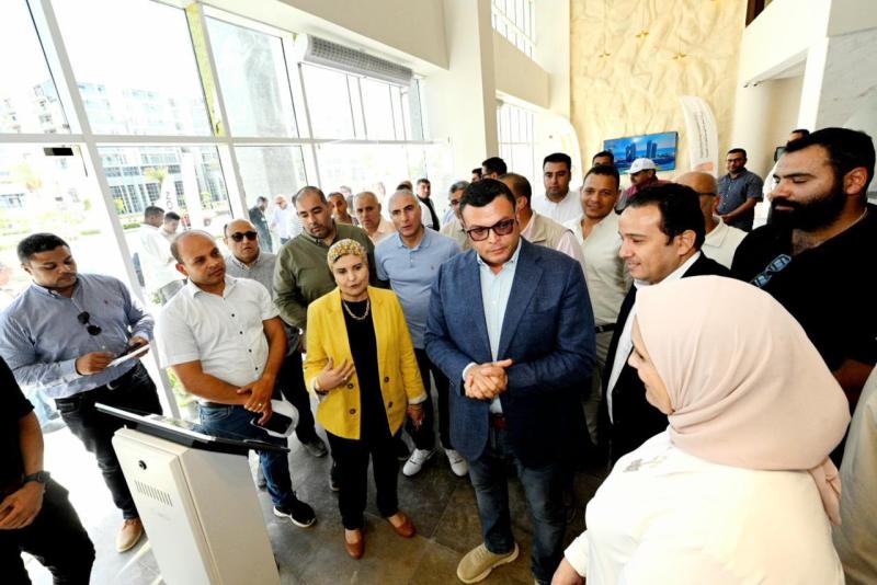 وزير الإسكان يشهد بدء التشغيل التجريبي لمركز خدمات هيئة المجتمعات العمرانية الجديدة