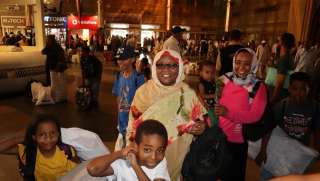 رحلات مجانية لتيسير عودة السودانيين.. انطلاق القطار الخامس غدًا من محطة مصر