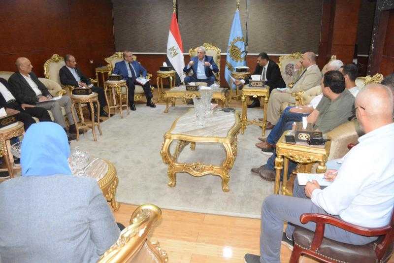 محافظ الغربية يجتمع برؤساء المراكز والمدن والأحياء عقب اجتماع مجلس المحافظين لتنفيذ تكليفات الحكومة بشأن الإيجار القديم وإزالة التعديات