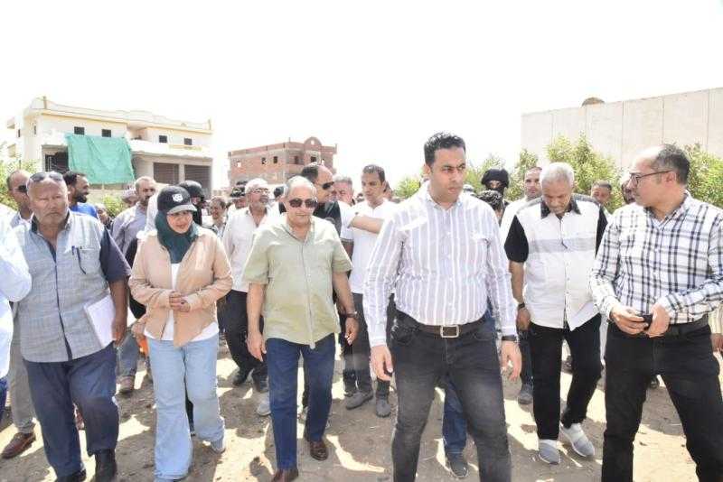 محافظ بورسعيد يتابع أعمال تطوير ورفع كفاءة مدرسة قرية الفتح للتعليم الأساسي بحي الجنوب