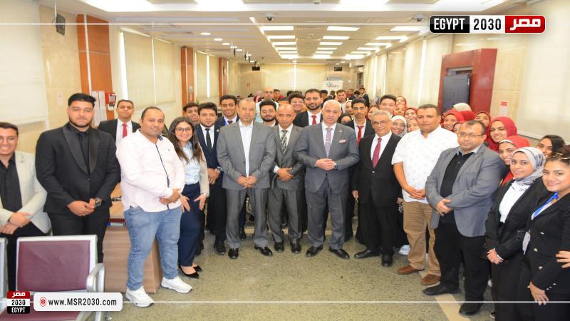 طلاب كلية التجارة بجامعة أسيوط