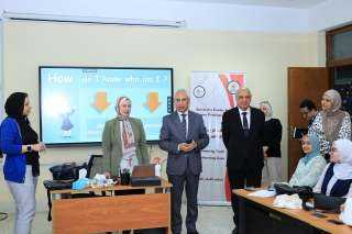 رئيس جامعة المنيا يتفقد أولى فعاليات مبادرة “كن مستعداً” بمركز التطوير المهني