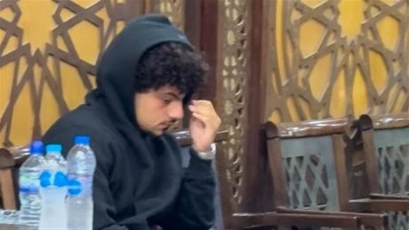 بكاء وانهيار نجل مدير التصوير تيمور تيمور أثناء استقباله العزاء