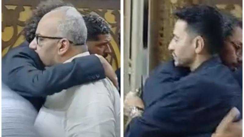 بيومي فؤاد وحمادة هلال .. أبرز الحضور فى عزاء تيمور تيمور