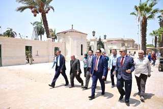 رئيس جامعة القاهرة يتفقد أعمال الترميم والصيانة لسور الحرم الجامعي والبوابات الرئيسية للجامعة