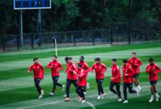 الأهلي يعود لتدريباته استعدادًا لموقعة غزل المحلة في دوري نايل