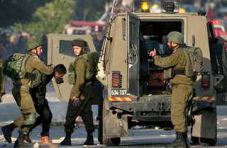 الاحتلال الإسرائيلي يعتقل ما لا يقل عن 49 فلسطينيا من الضفة الغربية