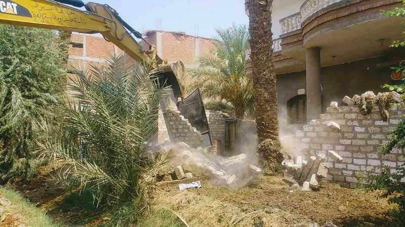 محافظ أسيوط: إزالة 39 حالة تعدي على متغيرات مكانية وأراضي زراعية بنطاق 10 مراكز وحي