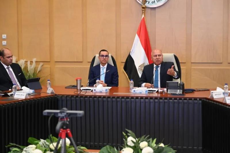 شركات الأسمنت تتعهد بإعادة تشغيل ورفع كفاءة 8 خطوط متوقفة .. قريبًا