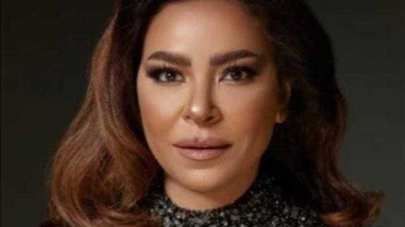 ألفت عمر تتعرض للسرقة في باريس وتطلب المساعدة للعودة إلى مصر