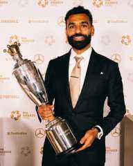 وزير الشباب والرياضة يهنئ محمد صلاح بفوزه بجائزة أفضل لاعب في الدوري الإنجليزي للمرة الثالثة