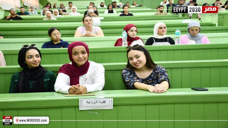 طلاب جامعة عين شمس 