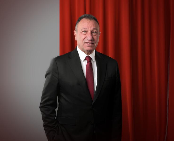 الخطيب يساند الشناوي في محنته بعد رحيل والده