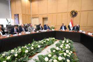 وزير الصناعة والنقل ووزير الزراعة يبحثان التوسع في تصنيع الزبيب وتوطين صناعة الكتان لتعزيز الصناعات الوطنية