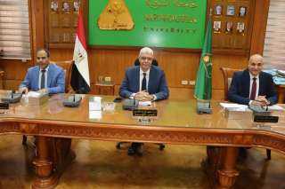 القاصد يرأس إجتماع لجنتي التميز والتكريم ولجنة جائزة الجامعة لأفضل رسالة علمية لعام ٢٠٢٥