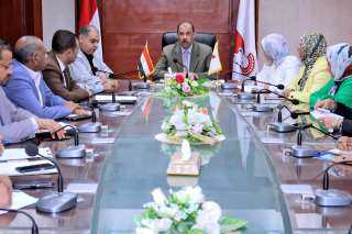 محافظ سوهاج يعقد الاجتماع الدوري لمتابعة خطط تشغيل الأسواق الحضارية الجديدة واستغلالها الأمثل
