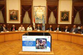 محافظ القاهرة يترأس اجتماع اللجنة العليا للمجلس القومي للسكان لمتابعة الموقف التنفيذي لمؤشرات الخصائص السكانية