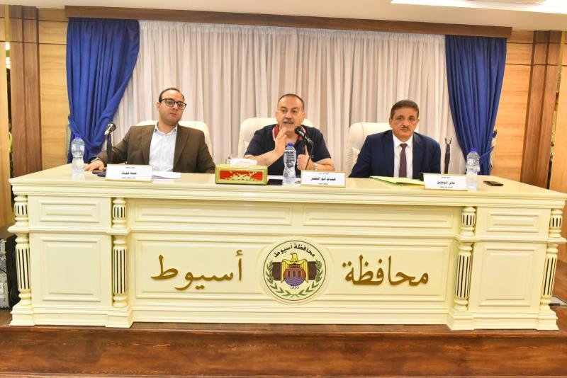 محافظ أسيوط 