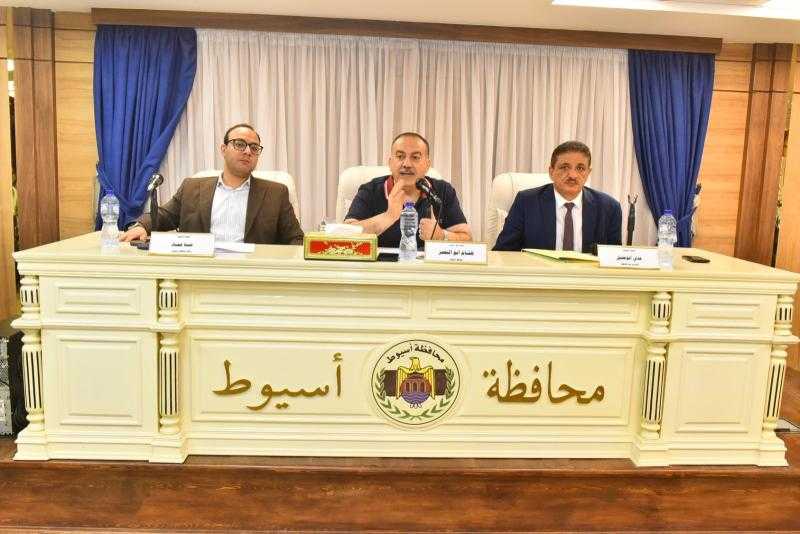 محافظ أسيوط: إعادة تشغيل المحاجر وإنشاء مصانع جديدة وحسم فوري للتعديات