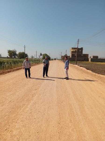 محافظ أسيوط: تنفيذ أعمال رصف طريقي ”ريفا-أسيوط” و”ريفا-موشا” بتكلفة 60 مليون جنيه