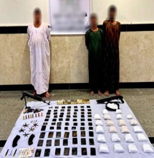 مخدرات بحوزة المتهمين 