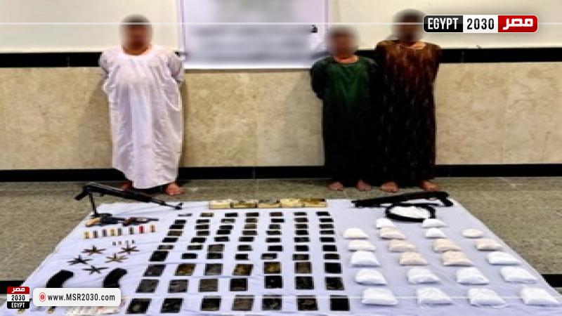 مخدرات بحوزة المتهمين 