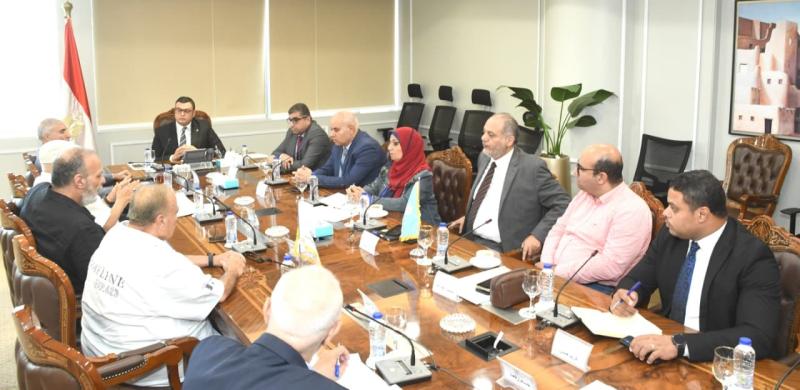 وزير الإسكان يستقبل محافظ بورسعيد لبحث ملفات العمل والتعاون المشترك