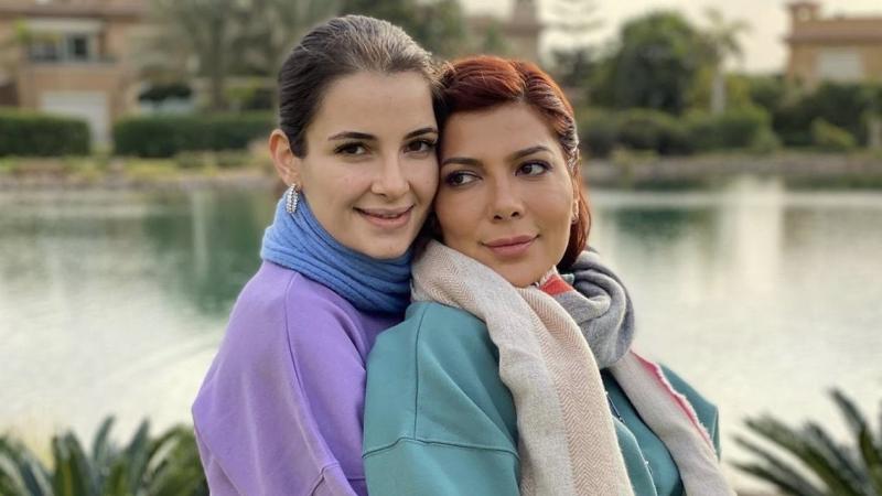 بعد سنوات من الانفصال.. شام الذهبي توثق ”لم الشمل” العائلي النادر مع أصالة وأيمن الذهبي