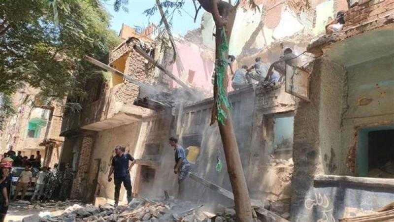 النيابة تعاين موقع انهيار منزل بسوهاج بعد مصرع 3 أشخاص وإصابة 4 من أسرة واحدة