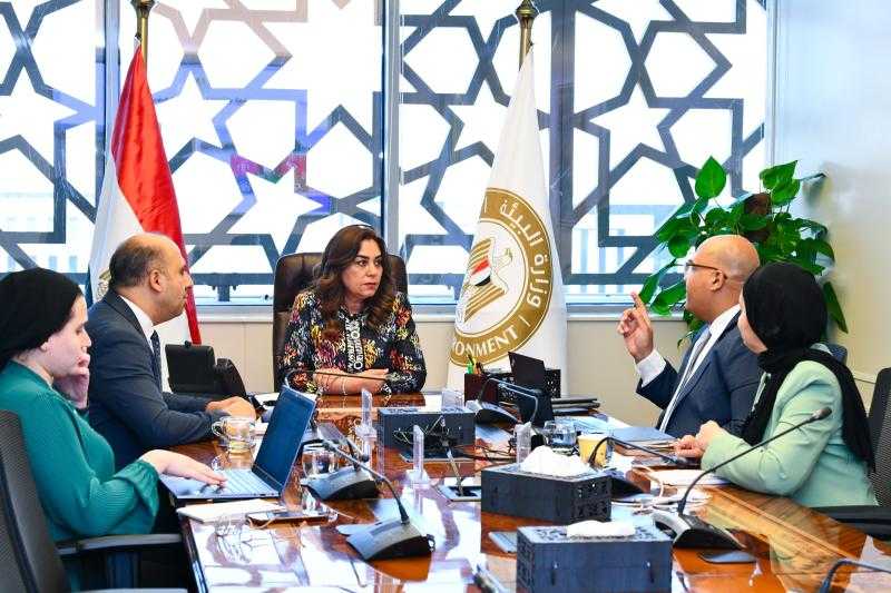 وزيرة البيئة تستعرض جهود البرنامج الوطني لادارة المخلفات الصلبة وما حققه من أنجازات على أرض الواقع