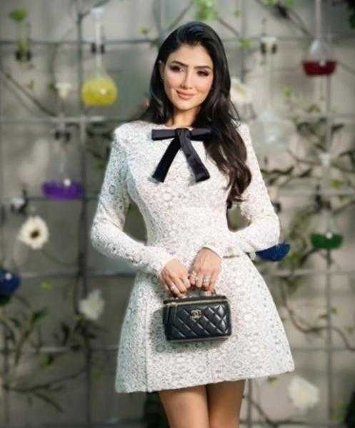 مي عمر تتألق بإطلالة صيفية جديدة