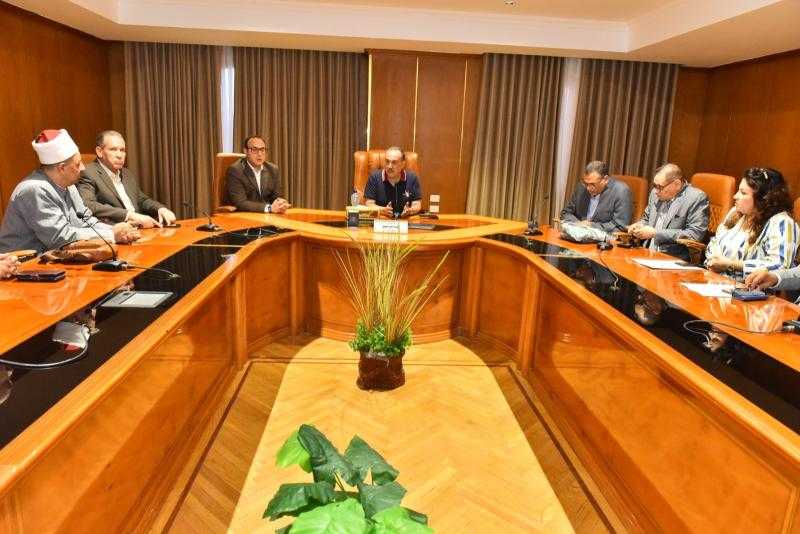 محافظ أسيوط يطلق حزمة مبادرات تنموية وخدمية