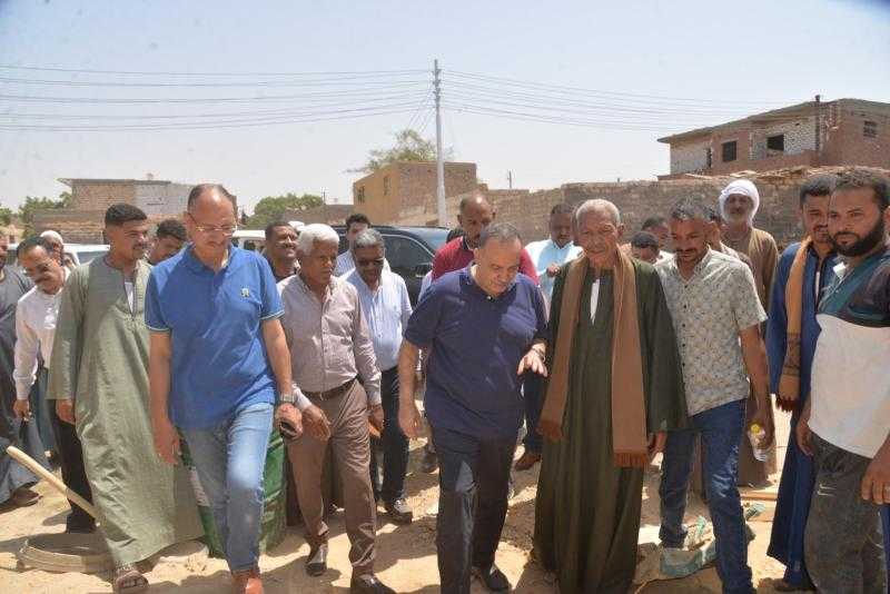 محافظ أسيوط يتفقد عرب الكلابات بالفتح ويتابع استكمال إنشاء مسجد القرية
