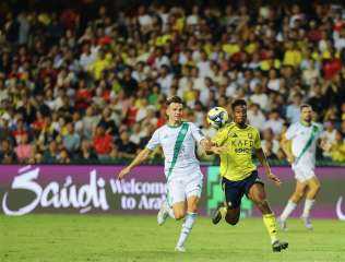 الأهلي يتوج بكأس السوبر السعودي بعد مباراة مثيرة أمام النصر في هونغ كونغ