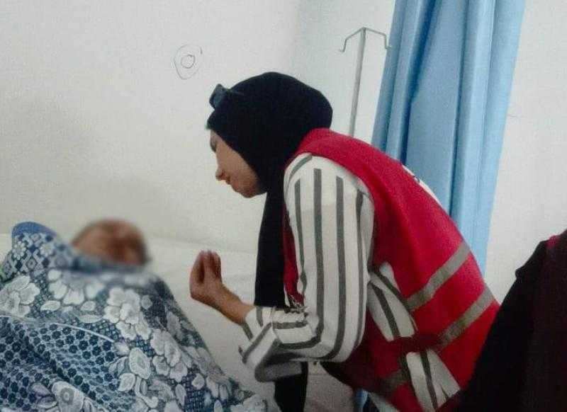 الهلال الأحمر يزور الطالبات الناجيات من حادث الغرق بشاطئ العجمي ويقدم لهن خدمات الدعم النفسي