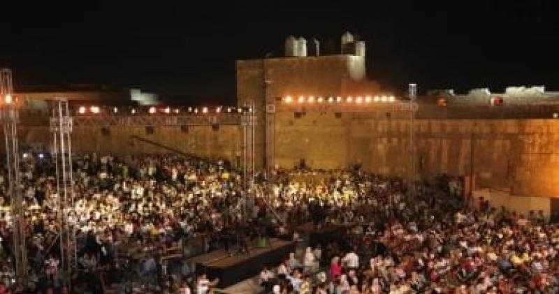 أحمد جمال يغنى للعندليب ومحمد عبد الوهاب فى حفل ختام مهرجان القلعة