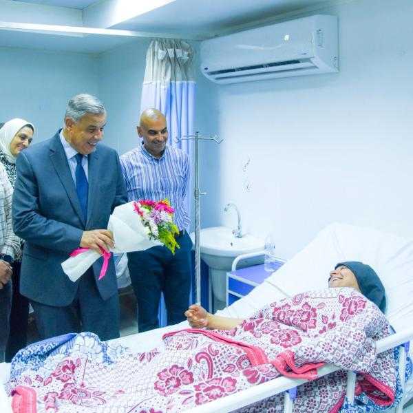 محافظ الإسكندرية يزور مصابي حادث غرق شاطئ أبو تلات بمستشفى العامرية العام