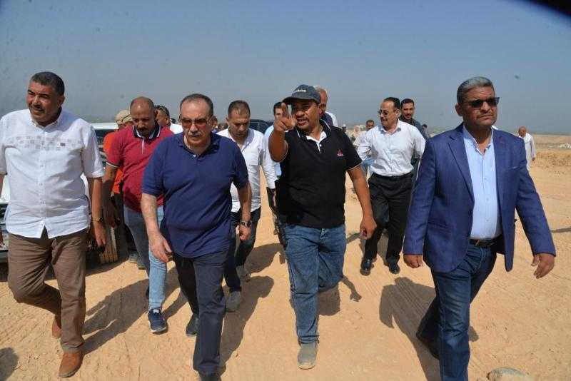 محافظ أسيوط يتفقد رفع الإحداثيات وتحديد مسارات الطريق الجديد الرابط بين البداري والبحر الأحمر