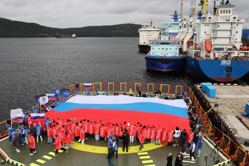 روساتوم تعلن عودة بعثة كاسحة الجليد للمعرفة من القطب الشمالي