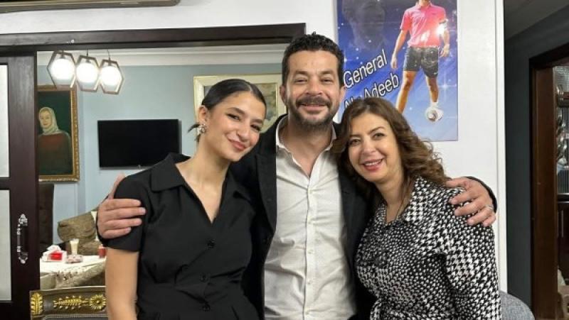 منال سلامة وشريف سلامة  وابنتها أميرة أديب
