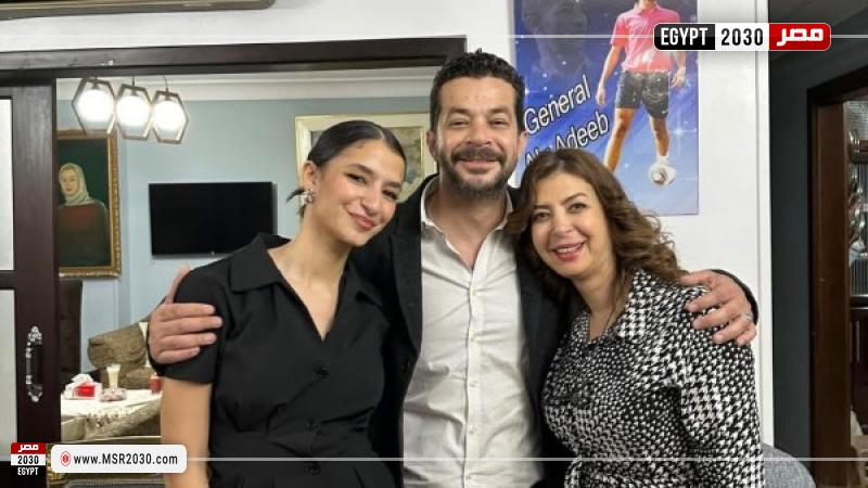 منال سلامة وشريف سلامة وابنتها أميرة أديب