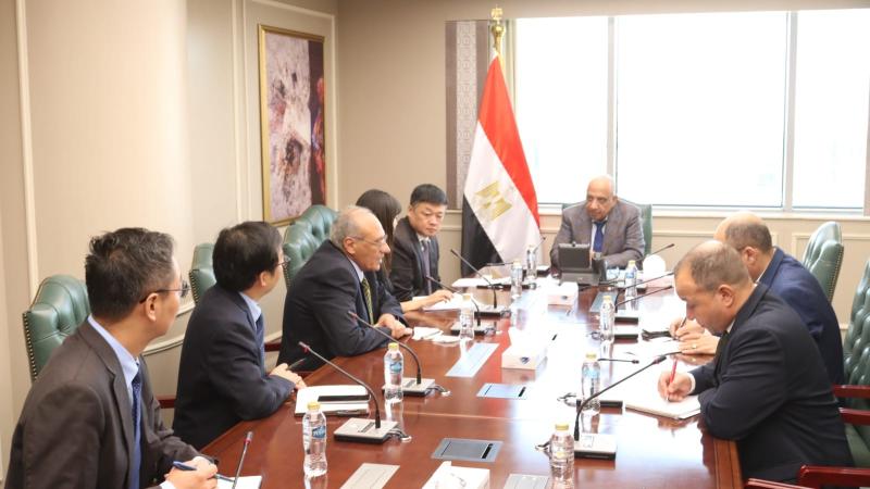 وزير الكهرباء يبحث مع «تشاينا انيرجى» سبل تعزيز التعاون بمجالات الطاقة المتجددة