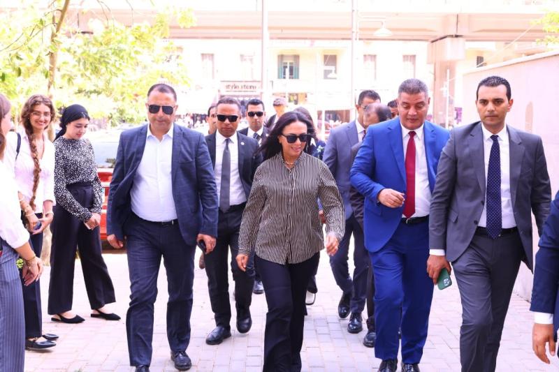وزيرة التضامن الاجتماعي تتفقد إدارة بولاق الاجتماعية