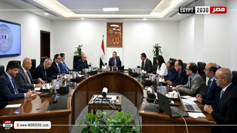 جانب من اجتماع رئيس الوزراء