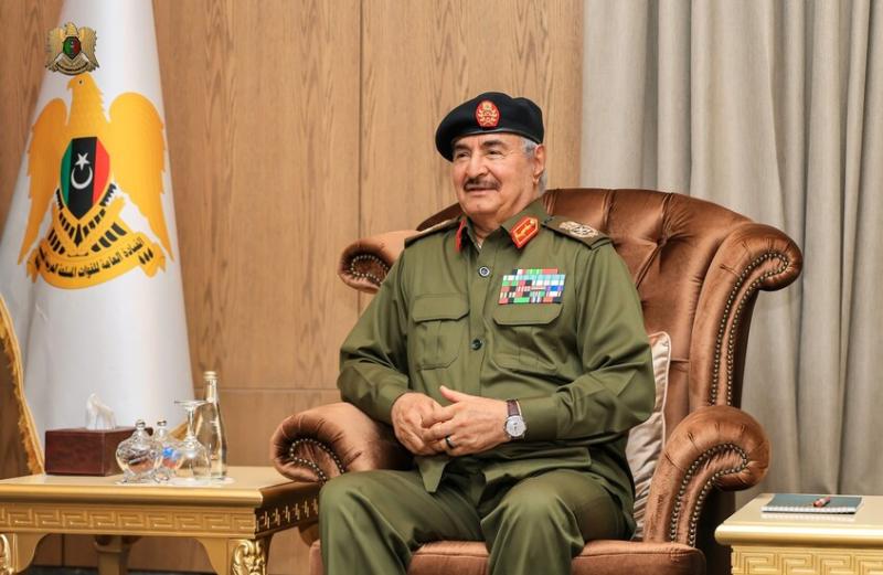 القائد العام للقوات المسلحة الليبية المشير خليفة حفتر